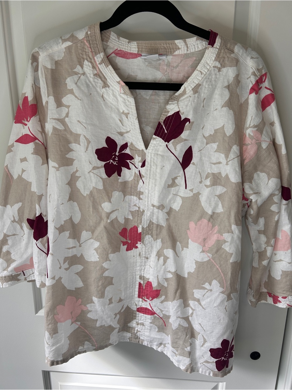 Liz  Claiborne/ Floral Split-Neck Top in Beige with Accents Size XL